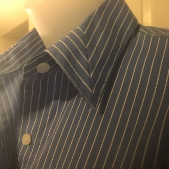 Foxcroft - Woman’s tailored pinstripes shirt, Size: 4P - Picture 5 of 9
